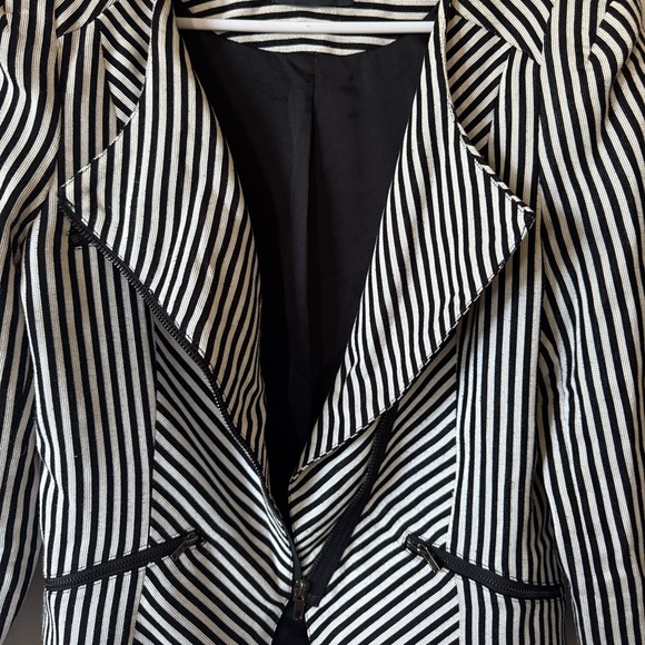 LINE & DOT BLACK & WHITE STRIPED JACKET - Picture 3 of 11